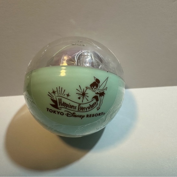 Tokyo Disney Resort Figure Keychain Capsule Toy Gachapon Sleepy Whale - Picture 1 of 4